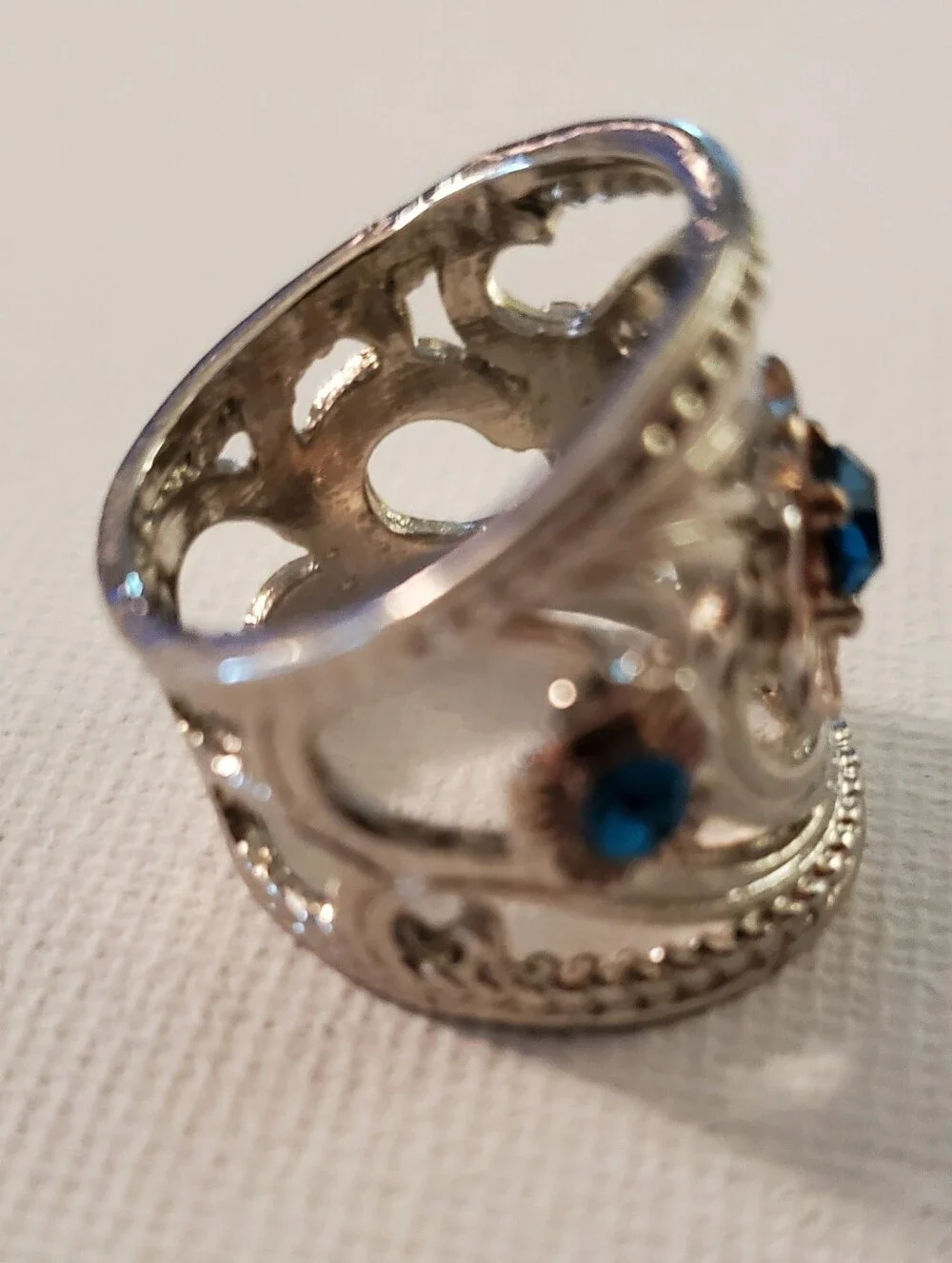 Faux Silver Floral Statement Ring with Teal Blue Crystals‎ Size 7 NWOT